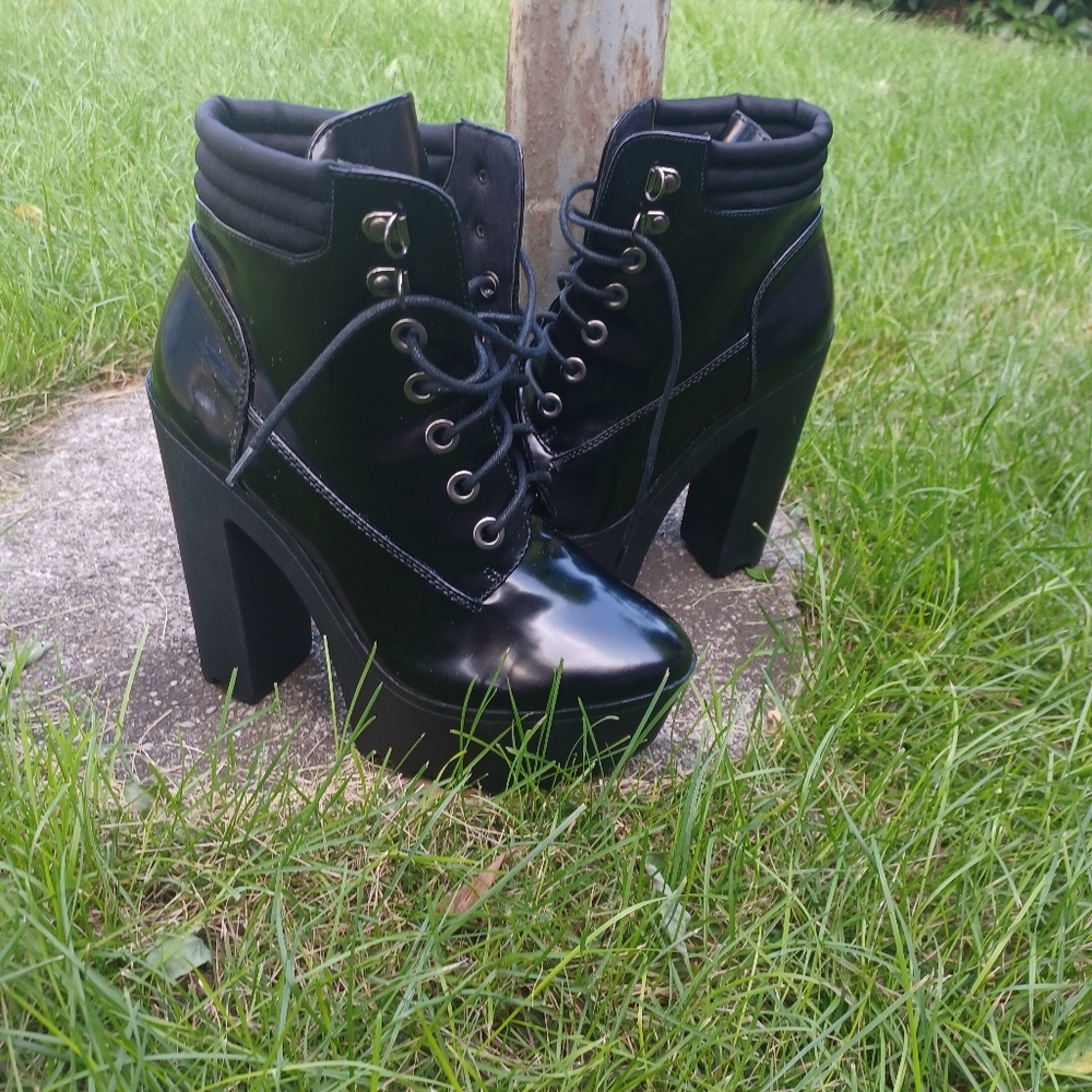Chunky black patent pvc leather lace goth platform boots Fashion Nova womens 8